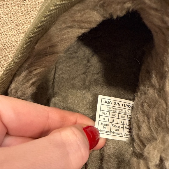 Men’s Ugg Classic Slip-On Slipper - Picture 3 of 4